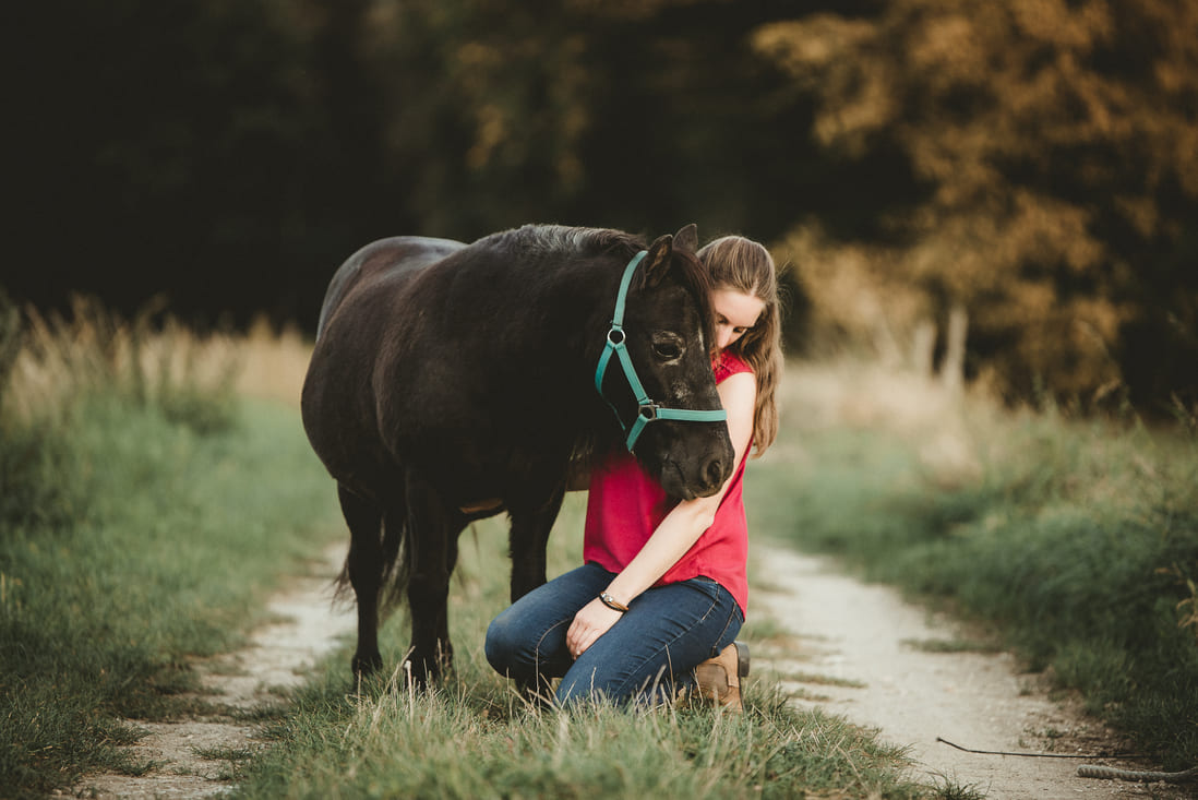 Tabea Richter, Achtsames Pferdetraining, Coaching für Pferd und Mensch, Strolch mit Tabea, Harmonie Tabea Richter, Achtsames Pferdetraining, Coaching für Pferd und Mensch, Pony Pferd Strolch mit Tabea, Beziehung, Harmonie, Intimität